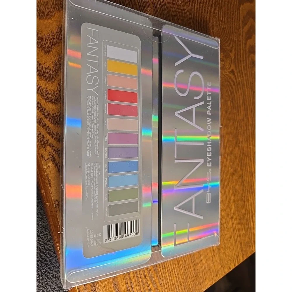 BYS Fantasy Matte Eyeshadow Palette Tin with Mirror‎ and 2 Dual End Applicators
